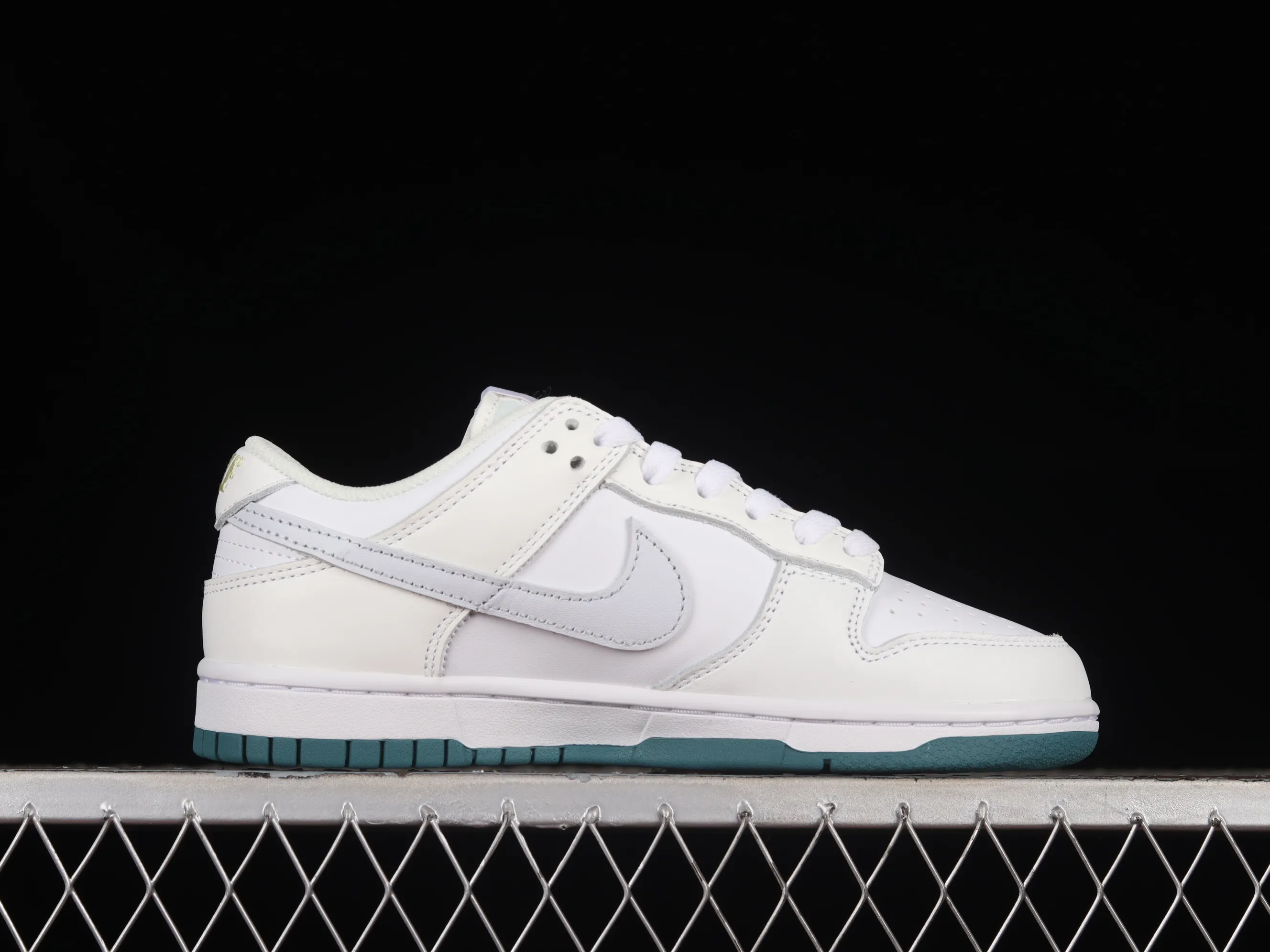 All categories Nk SB Dunk series Nk SB Dunk Low low-top sneakers Nk SB Dunk Low white green SB low-top sports and leisure sneakers FD9911-101